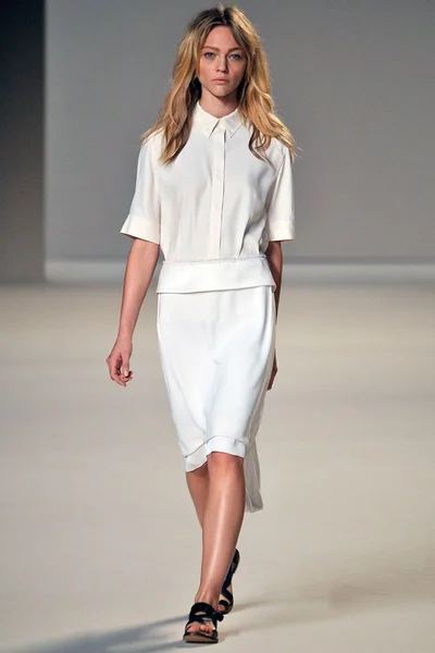Look 3
